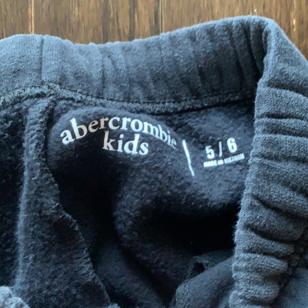 Abercrombie Kids Black Sweatpants Size 5/6 - Picture 4 of 4